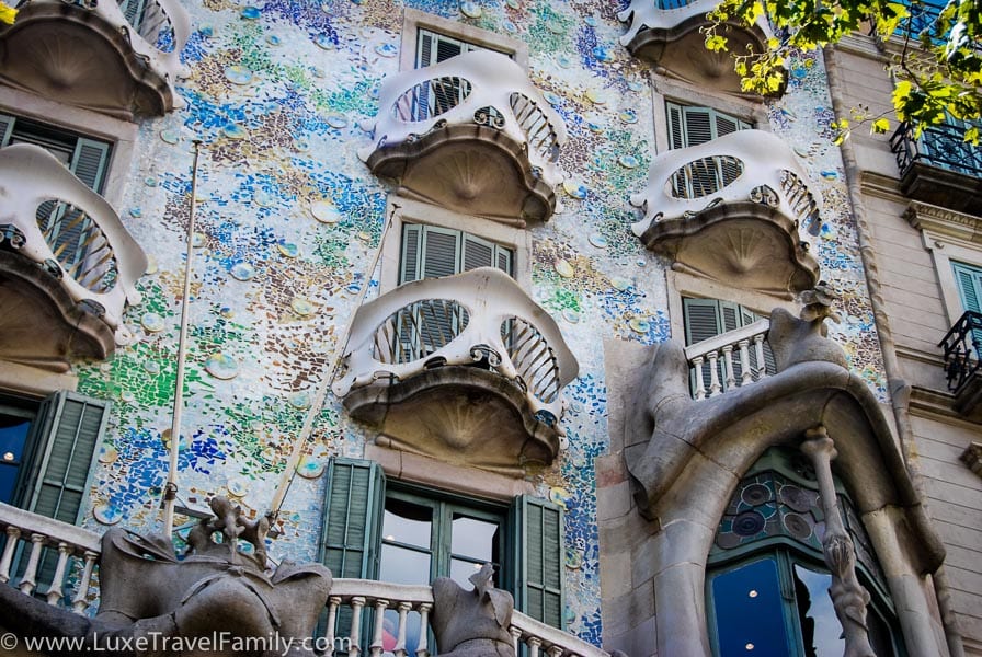 Casa Batlló has balconies that look like cat's eyes