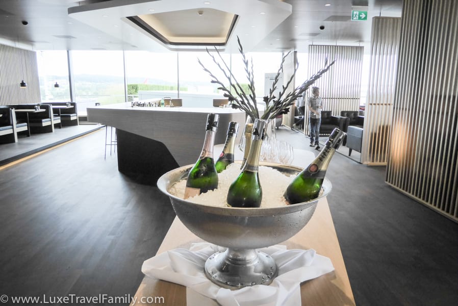 Champagne Bar SWISS First Lounge E Zurich